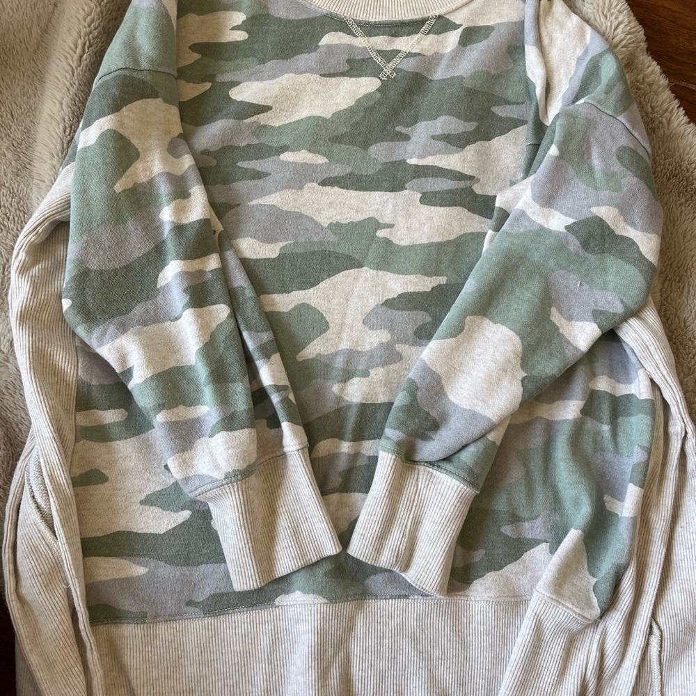 Bundle of clothes, Nike, aerie L